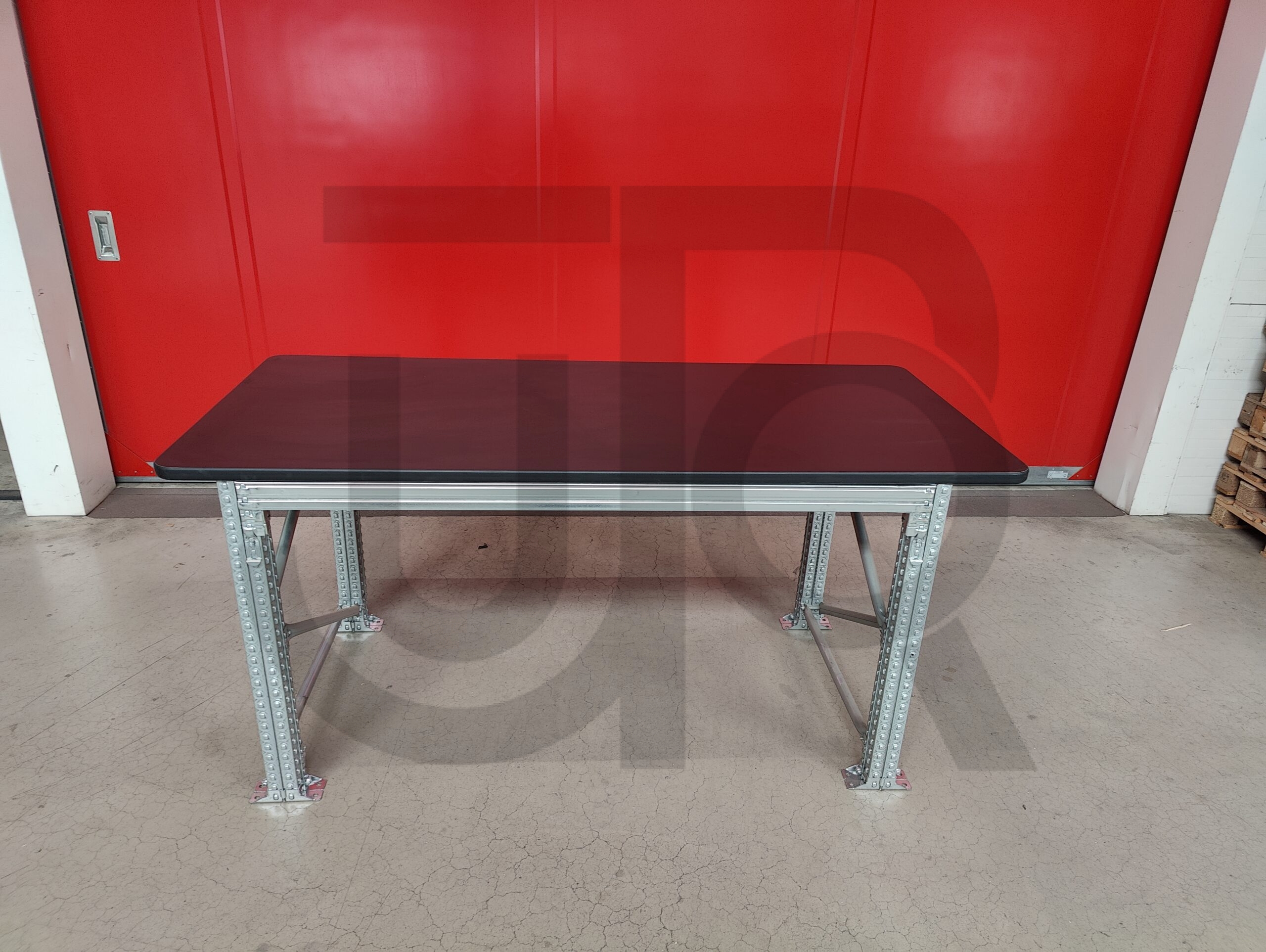 Gebruikte werktafel verzinkt L2000xD900xH950, werkblad schade onderzijde - Afbeelding 2