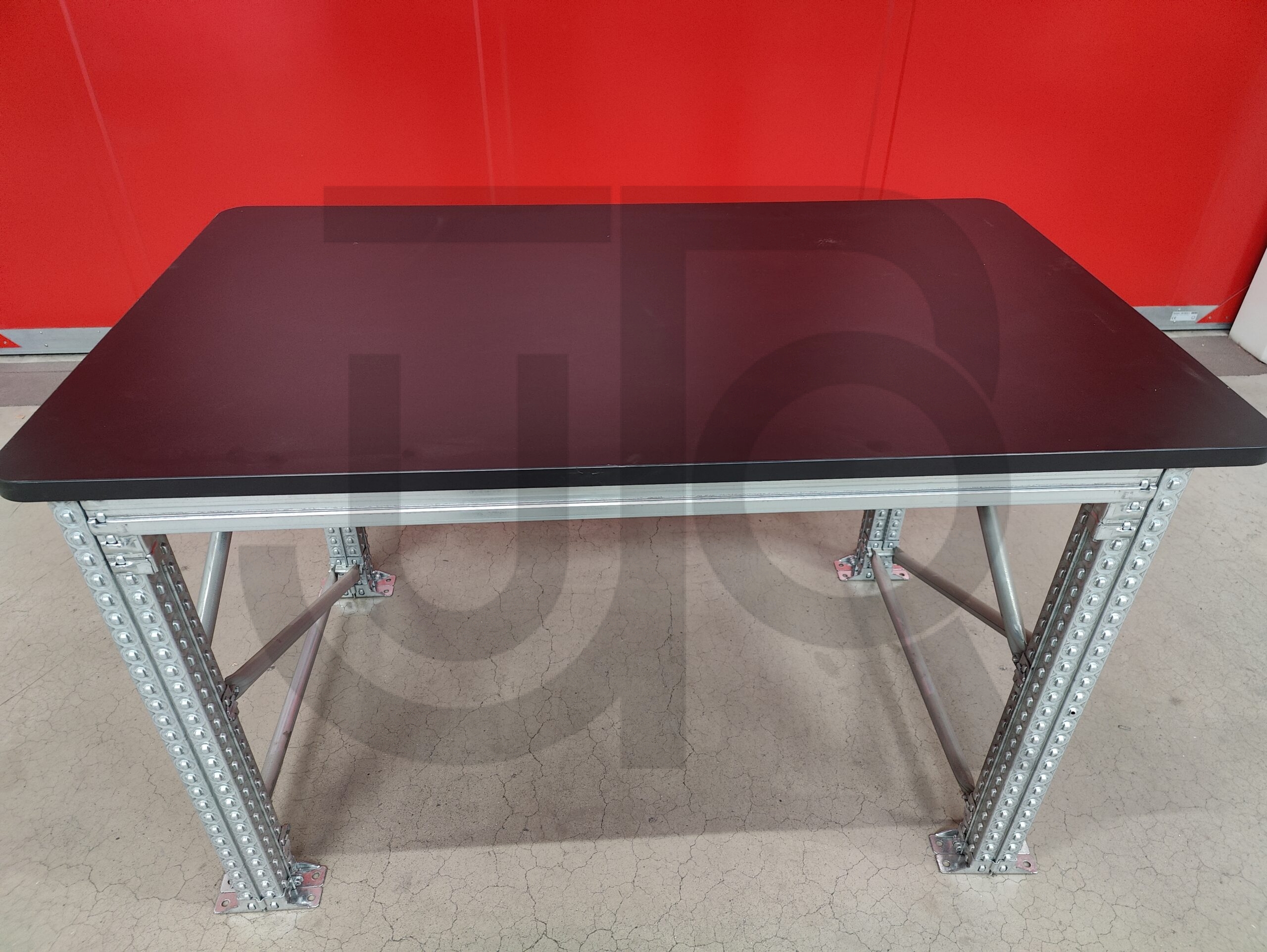 Gebruikte werktafel verzinkt L1500xD900xH950, werkblad kleine schade rand