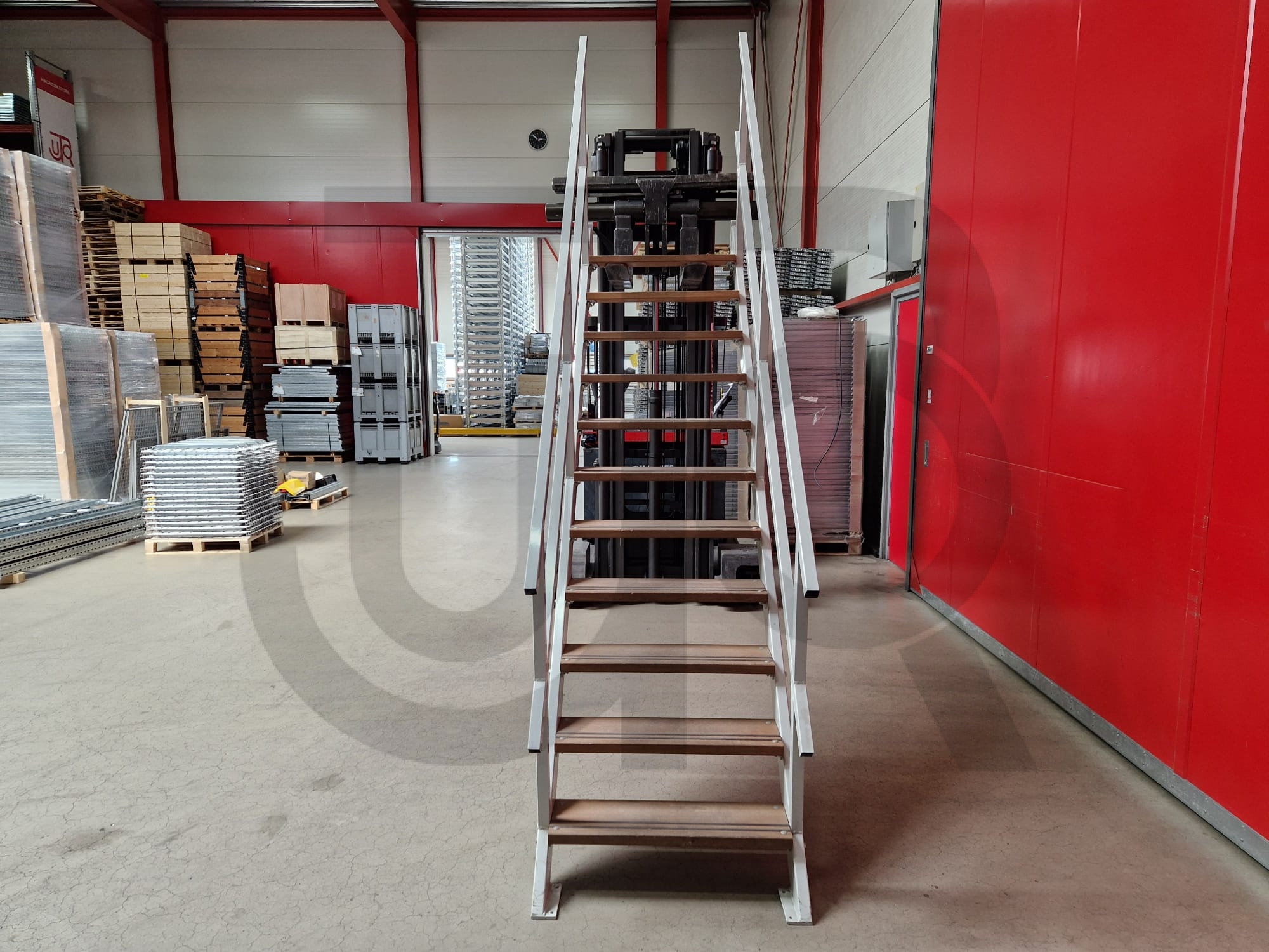 Gebruikte stalen steektrap 2575x900 mm voor in magazijn - Afbeelding 2
