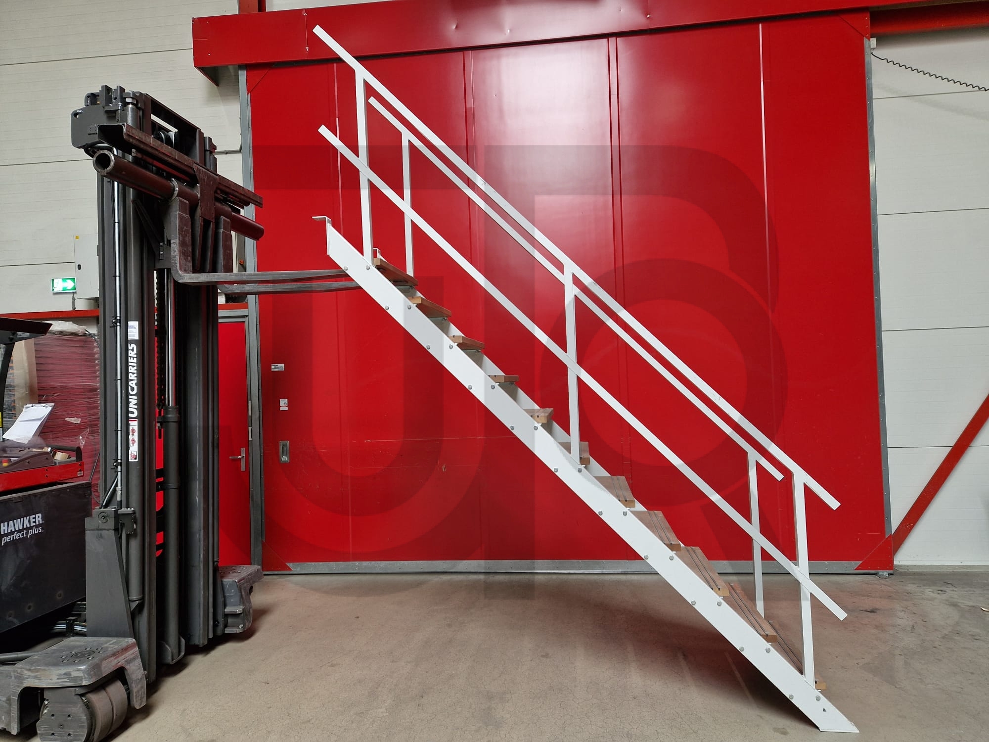Gebruikte stalen steektrap 2575x900 mm voor in magazijn